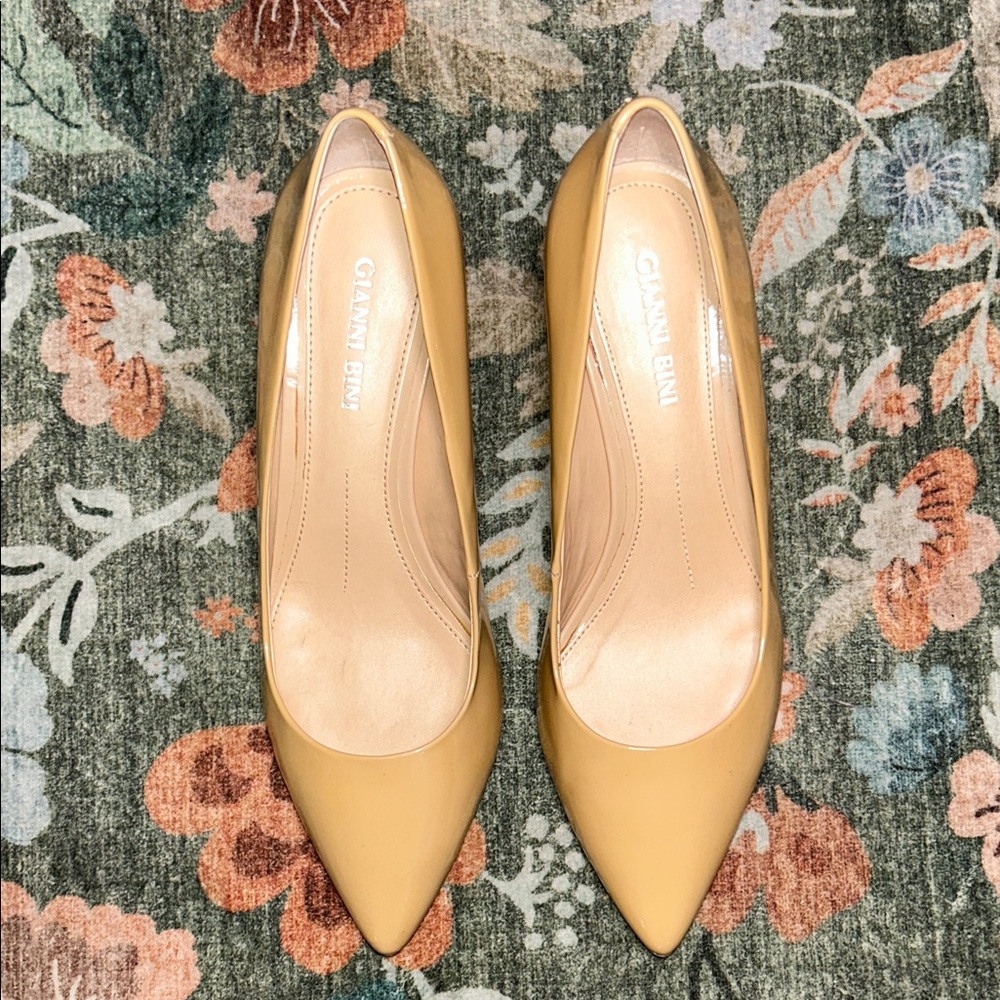 Gianni Bini Women's Mustard Heels